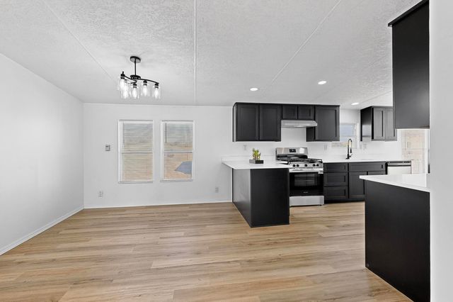 205 10th Avenue SW, Rio Rancho, NM 87124