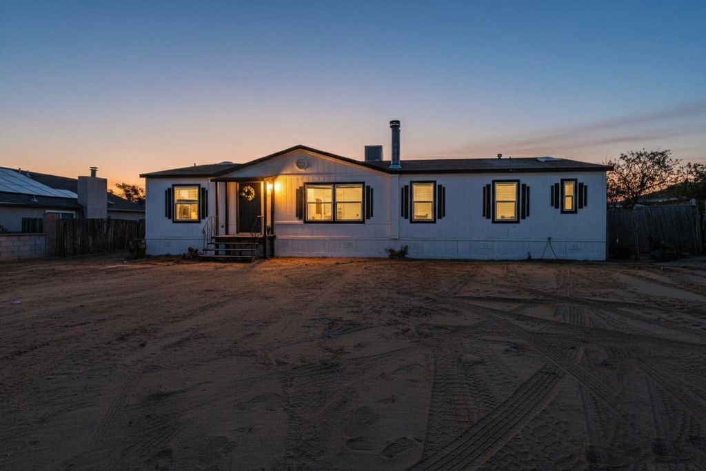 205 10th Avenue SW, Rio Rancho, NM 87124