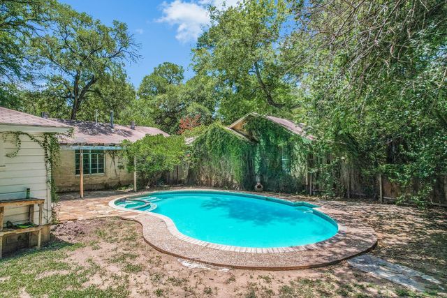 2002 Winsted Ln, Austin, TX 78703