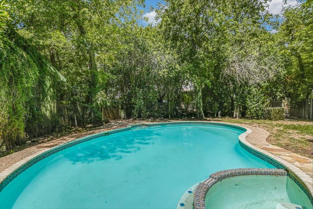 2002 Winsted Ln, Austin, TX 78703