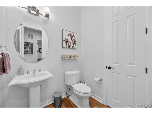 27560 E Lakeview Dr, Aurora, CO 80016