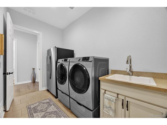 27560 E Lakeview Dr, Aurora, CO 80016