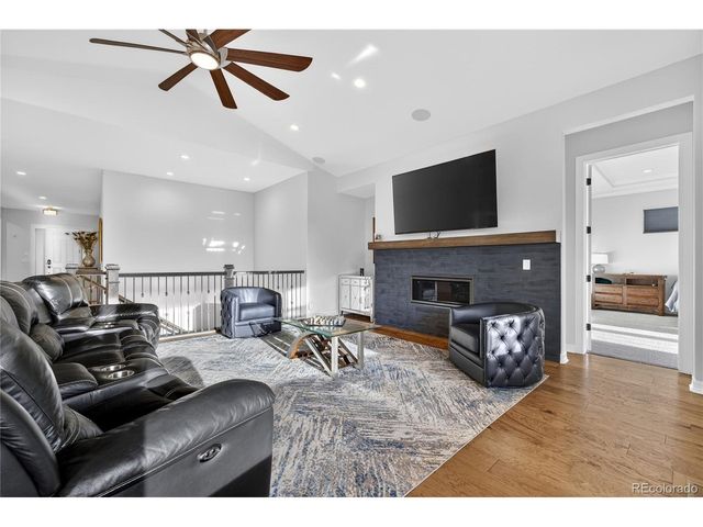 27560 E Lakeview Dr, Aurora, CO 80016