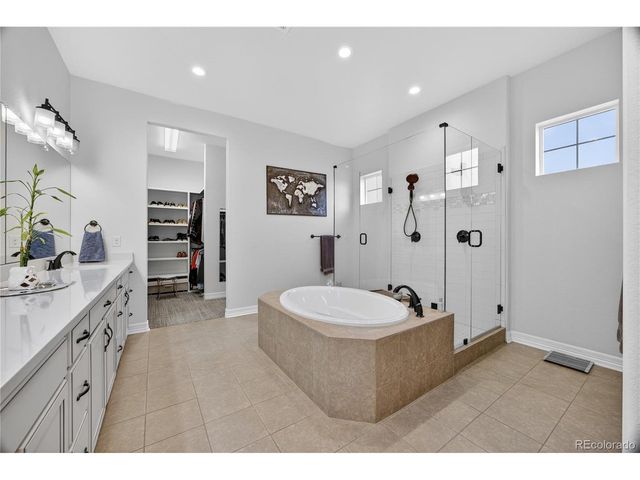 27560 E Lakeview Dr, Aurora, CO 80016