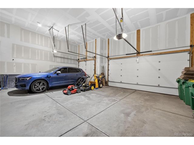 27560 E Lakeview Dr, Aurora, CO 80016