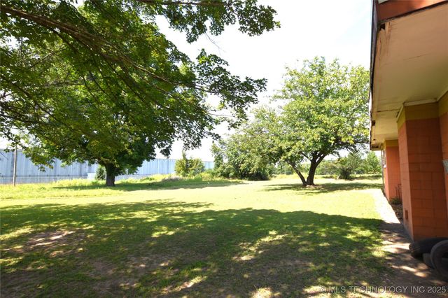 319 E Oak Street, Stilwell, OK 74960