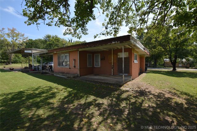 319 E Oak Street, Stilwell, OK 74960