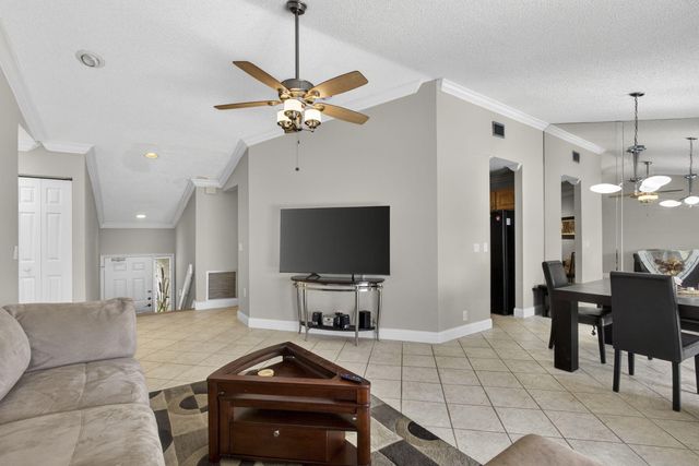 9 Lexington Lane E F, Palm Beach Gardens, FL 33418