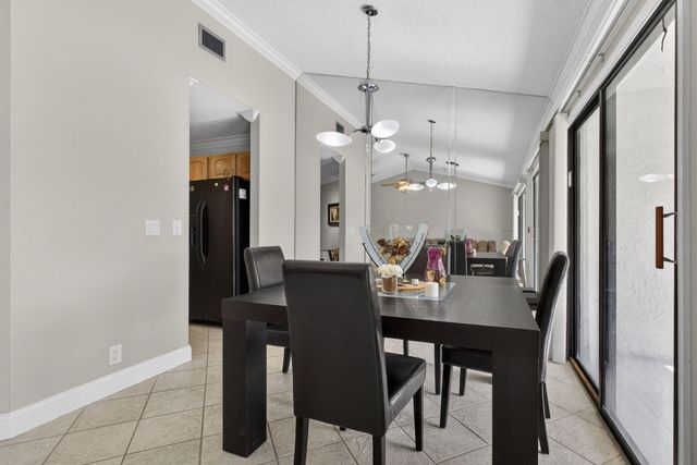 9 Lexington Lane E F, Palm Beach Gardens, FL 33418