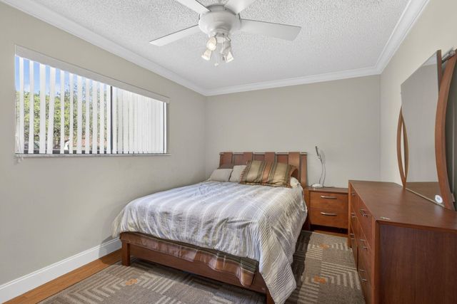 9 Lexington Lane E F, Palm Beach Gardens, FL 33418