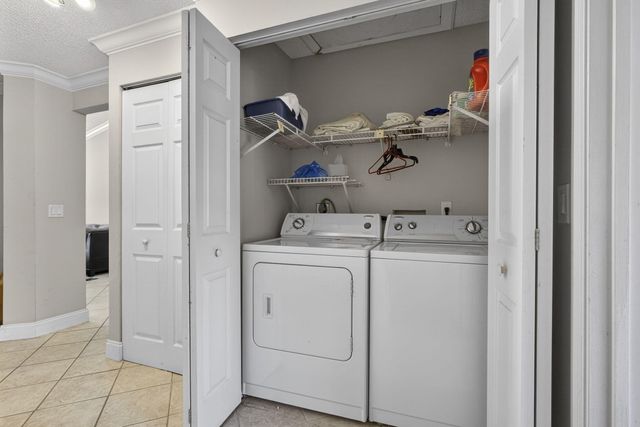 9 Lexington Lane E F, Palm Beach Gardens, FL 33418