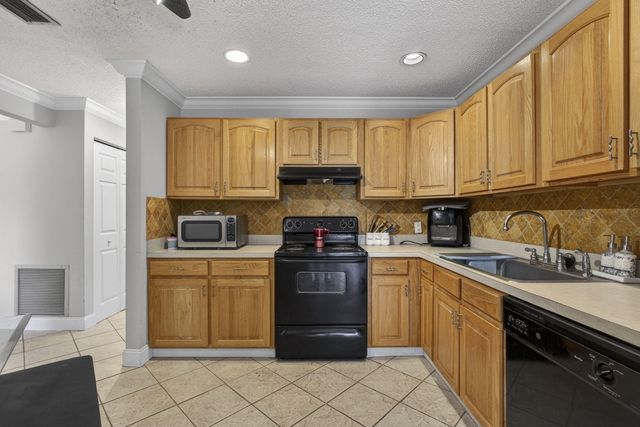 9 Lexington Lane E F, Palm Beach Gardens, FL 33418