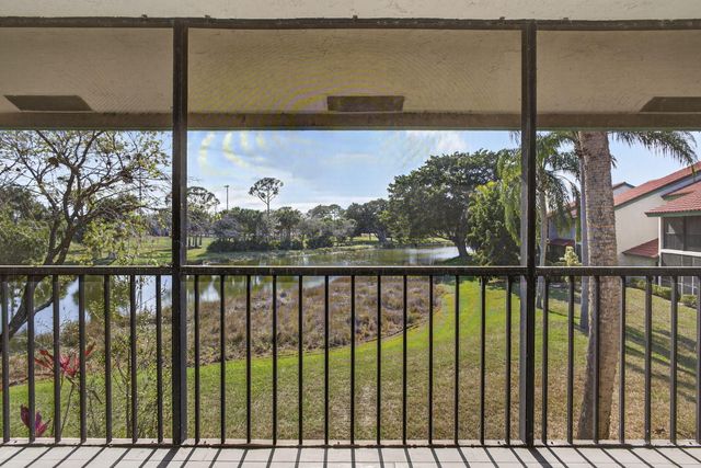 9 Lexington Lane E F, Palm Beach Gardens, FL 33418