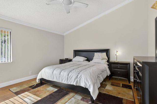 9 Lexington Lane E F, Palm Beach Gardens, FL 33418