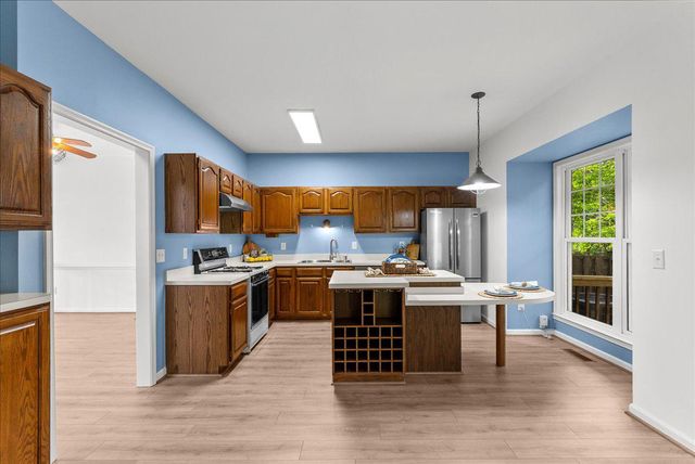 671 BURNSIDE TER SE, Leesburg, VA 20175