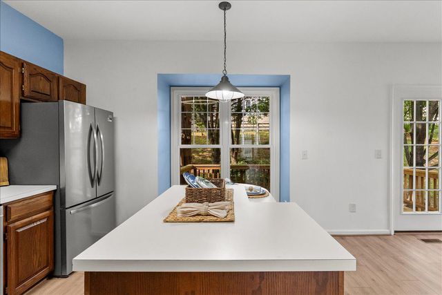 671 BURNSIDE TER SE, Leesburg, VA 20175