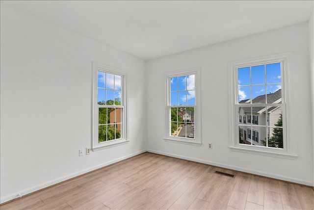 671 BURNSIDE TER SE, Leesburg, VA 20175