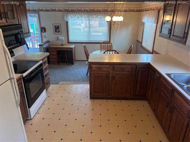 435 N Oak Street, Fenton, MI 48430