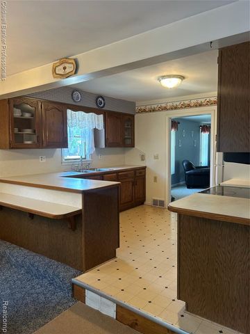 435 N Oak Street, Fenton, MI 48430