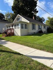 435 N Oak Street, Fenton, MI 48430