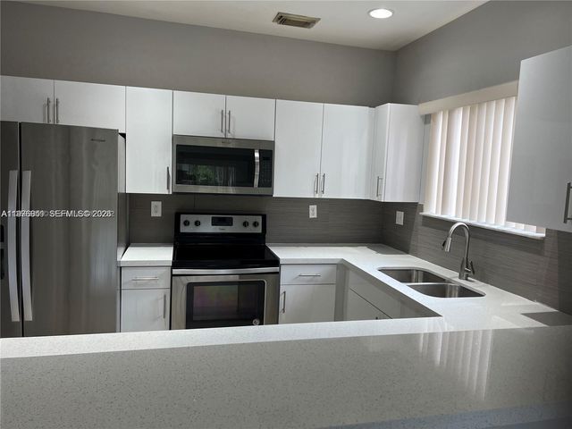 3389 NE 4th St, Homestead, FL 33033