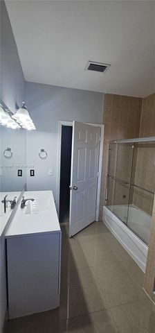 3389 NE 4th St, Homestead, FL 33033