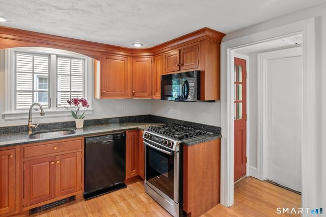 12 Cobbs Road, West Hartford, CT 06107
