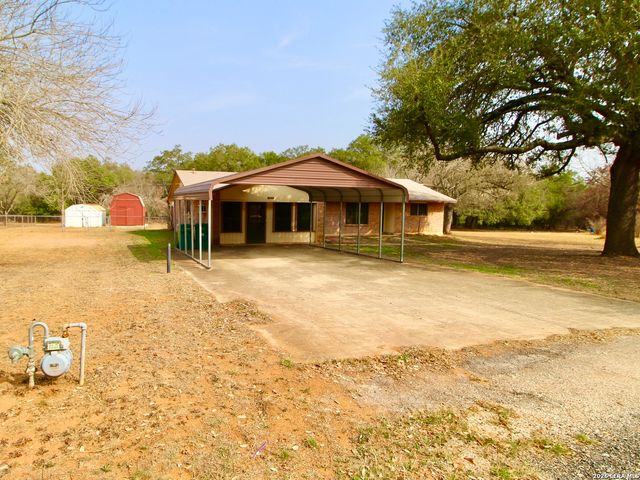 19280 Blume, Lytle, TX 78052