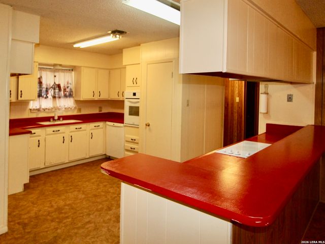 19280 Blume, Lytle, TX 78052