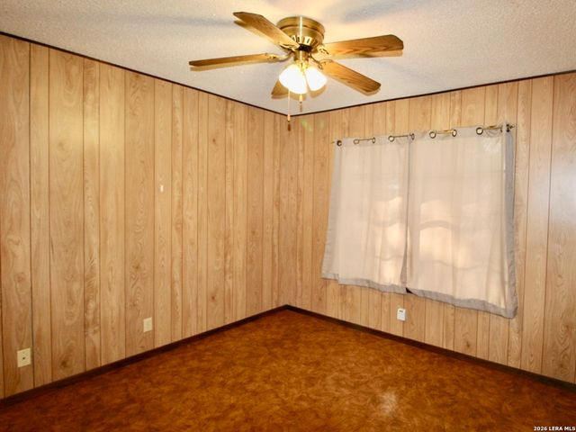 19280 Blume, Lytle, TX 78052