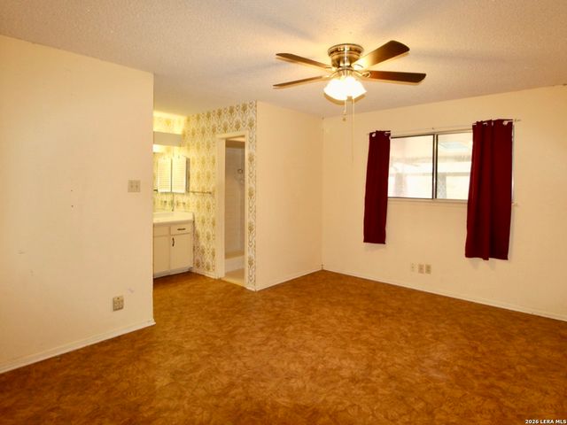 19280 Blume, Lytle, TX 78052