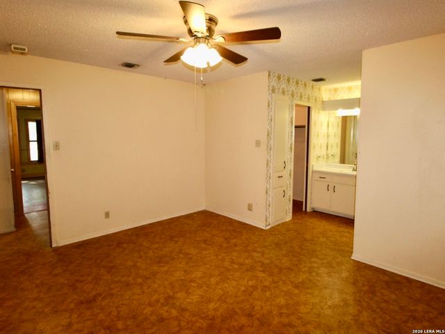 19280 Blume, Lytle, TX 78052