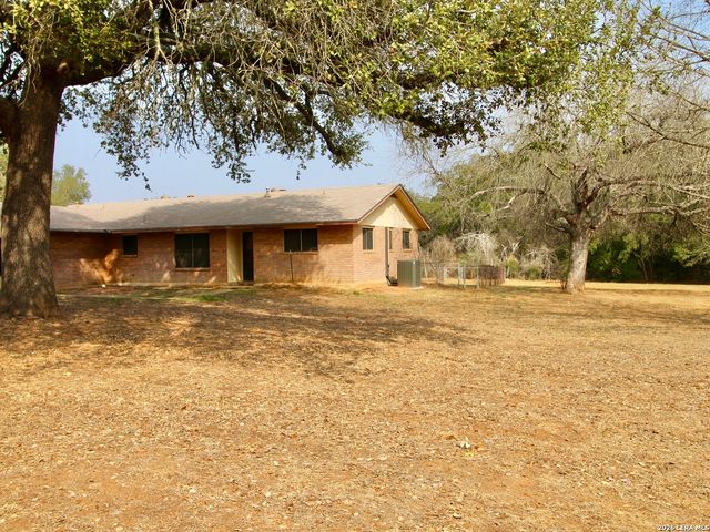 19280 Blume, Lytle, TX 78052
