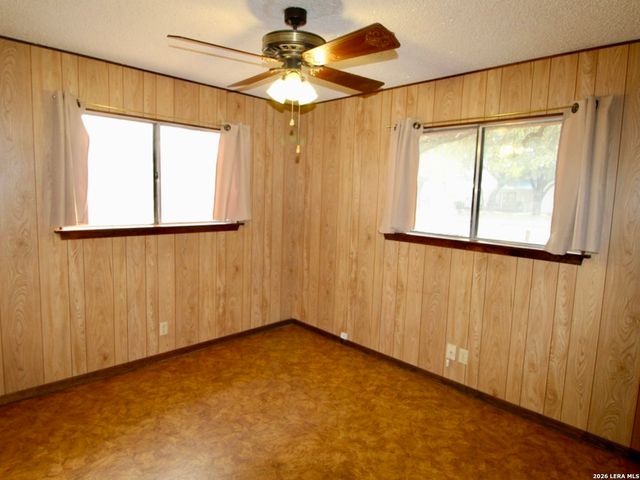 19280 Blume, Lytle, TX 78052