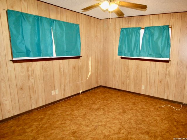 19280 Blume, Lytle, TX 78052