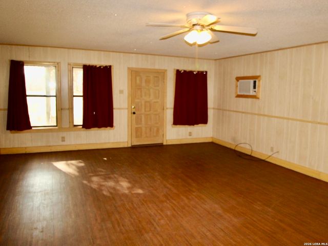 19280 Blume, Lytle, TX 78052