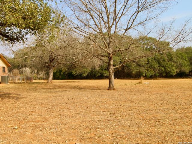 19280 Blume, Lytle, TX 78052