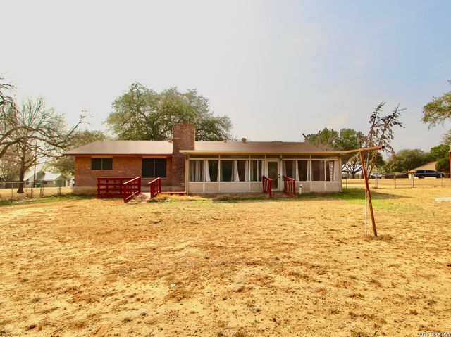 19280 Blume, Lytle, TX 78052