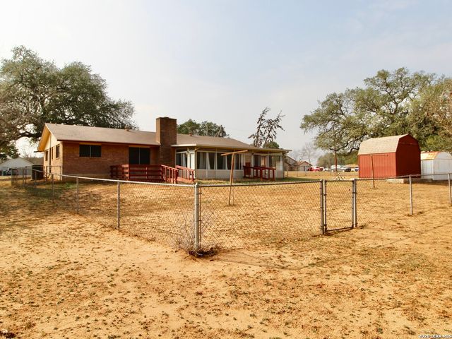 19280 Blume, Lytle, TX 78052