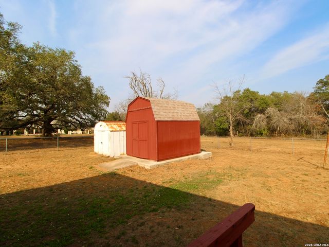 19280 Blume, Lytle, TX 78052