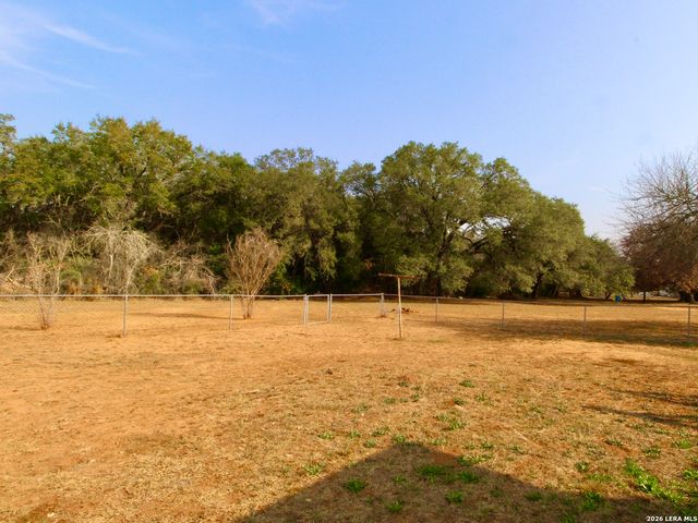 19280 Blume, Lytle, TX 78052