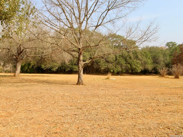 19280 Blume, Lytle, TX 78052