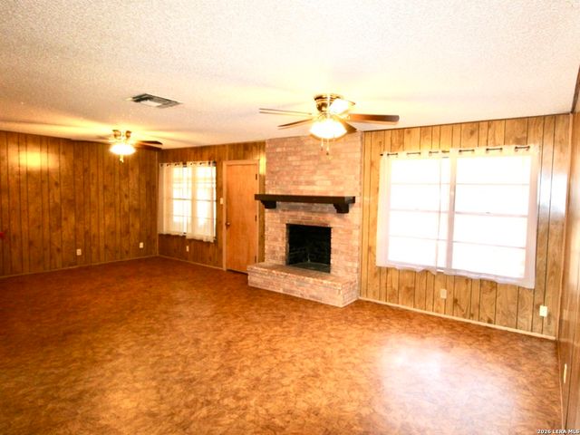 19280 Blume, Lytle, TX 78052