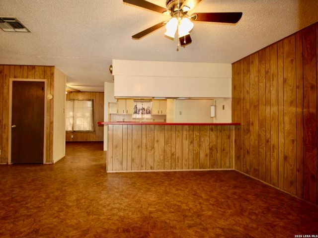 19280 Blume, Lytle, TX 78052