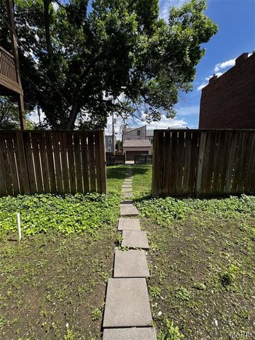 2204 Menard Street, St Louis, MO 63104