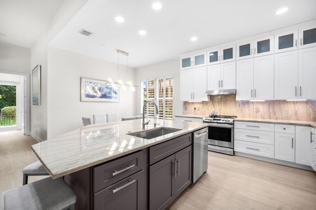 6802 NW 108th Avenue, Parkland, FL 33076