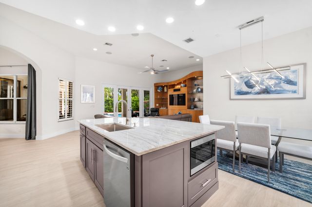 6802 NW 108th Avenue, Parkland, FL 33076