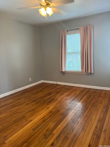 210 W MEADOWLANE DR, San Antonio, TX 78209