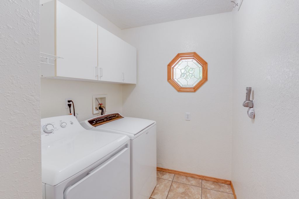 Image 14 of property listing at 14798 N Serenity Lane, Mt Vernon, IL 62864