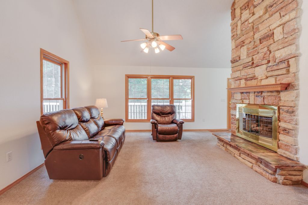 Image 15 of property listing at 14798 N Serenity Lane, Mt Vernon, IL 62864